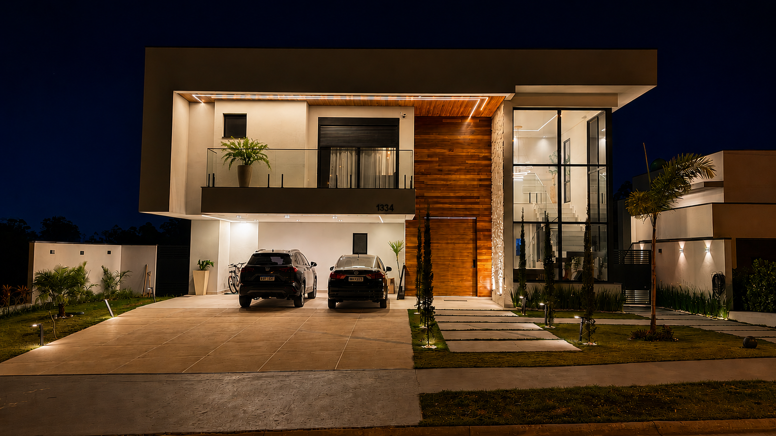 Fachada iluminada de casa contemporânea de alto padrão no Condomínio Bosque do Horto em Jundiaí